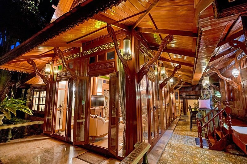 royal-thai-villas-night-1